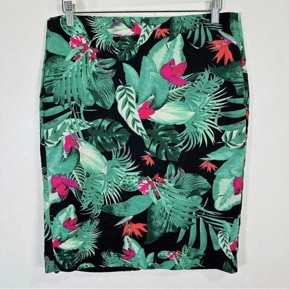 Lord And  Taylor Tropical Pencil Skirt - Picture 5 of 14